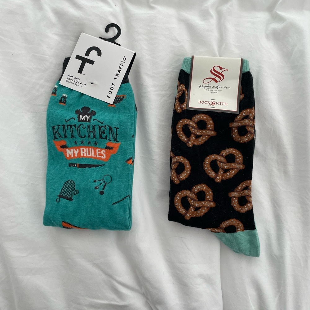 NWT Women’s pretzel and kitchen design socks